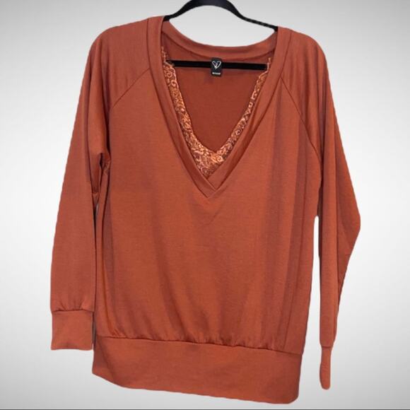 Windsor oversized peekaboo lace sweatshirt sz M - Picture 1 of 6